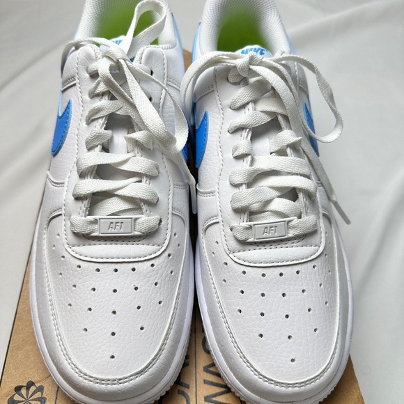 Nike Women's Air Force 1 '07 Shoe Size 8 w/Blue Swish - NEW - Picture 3 of 15